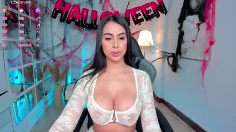 Leah Jones online show from October 11, 2025, 2:04 pm