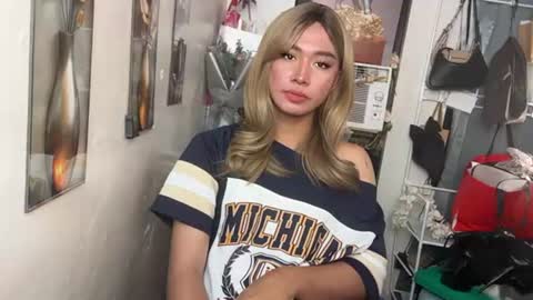 Miss Candy online show from July 17, 2026, 6:57 pm