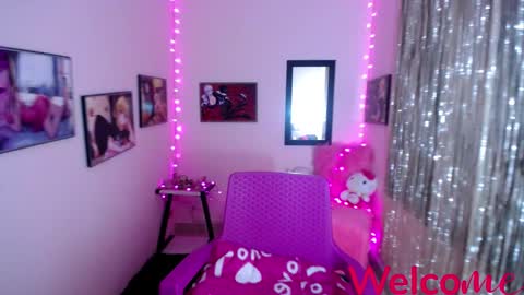 Leandra online show from February 24, 2025, 5:42 pm