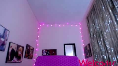 Leandra online show from February 25, 2025, 3:16 pm