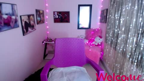 Leandra online show from February 25, 2025, 6:20 pm