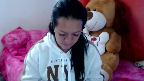 Leandra online show from February 4, 2026, 1:06 pm