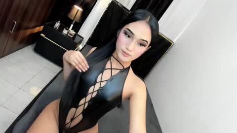 leannaloove online show from September 20, 2025, 4:19 pm
