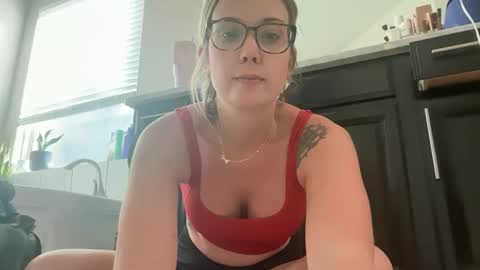 leanneluxecouple online show from September 21, 2025, 1:46 pm