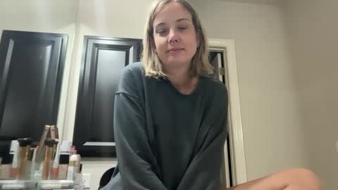 leanneluxecouple online show from October 1, 2025, 10:32 am