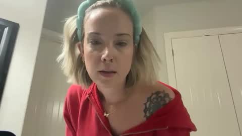 leanneluxecouple online show from November 18, 2025, 11:36 am