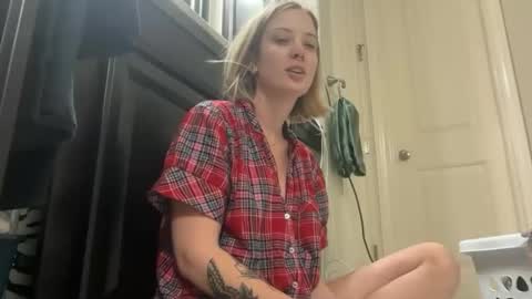 leanneluxecouple online show from December 3, 2025, 11:30 am