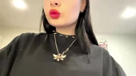 Kiki online show from April 1, 2026, 3:20 pm