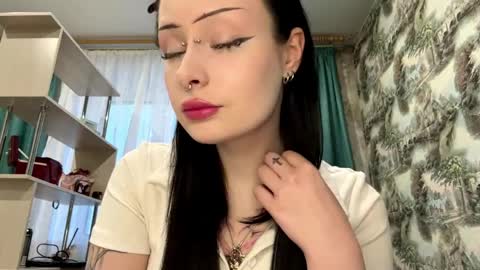 Kiki online show from April 2, 2026, 3:09 pm