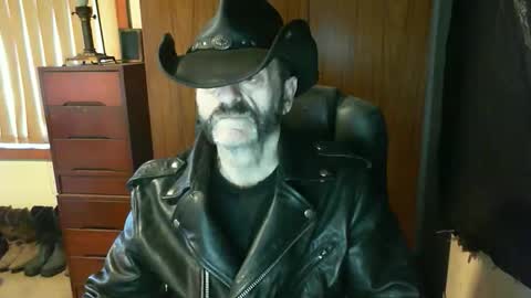 leathergreaser online show from November 4, 2025, 8:19 pm