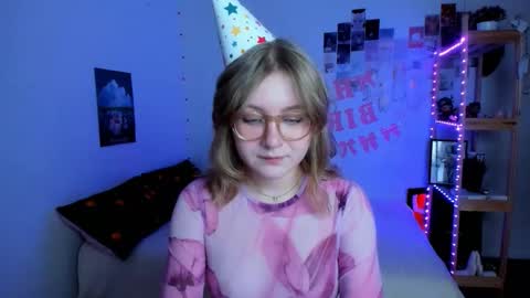 Ellie online show from December 17, 2025, 11:00 pm