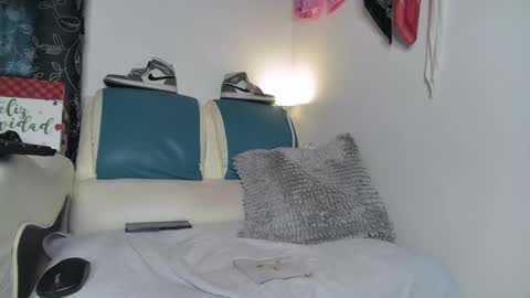 leenar_key online show from February 15, 2025, 4:45 pm