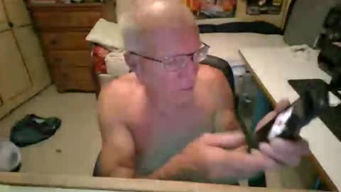 Snapshot of leezimmerman200 chatting on May 4, 2026, 6:09 am leezimmerman200 online show from May 4, 2026, 6:09 am