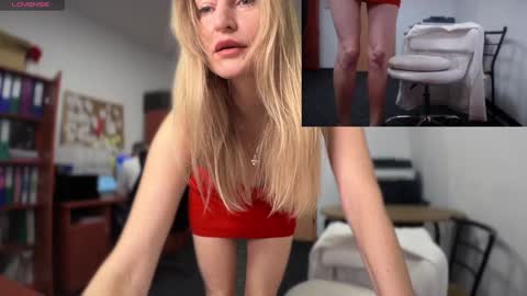 Snapshot of legsl0ng chatting on December 6, 2024, 7:54 am LegsLONG online show from December 6, 2024, 7:54 am