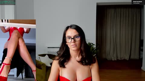 Elle  online show from October 3, 2025, 2:25 pm