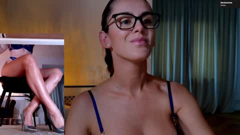 Elle  online show from October 19, 2025, 2:29 pm