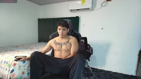  Lei  online show from January 28, 2025, 8:58 pm