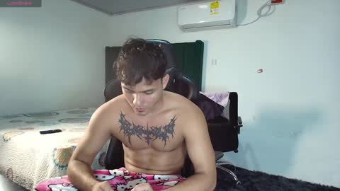  Lei  online show from February 5, 2025, 1:37 am