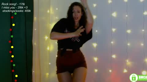 Snapshot of leia_bell chatting on June 5, 2026, 7:19 pm hey Im Leia and I love rock online show from June 5, 2026, 7:19 pm