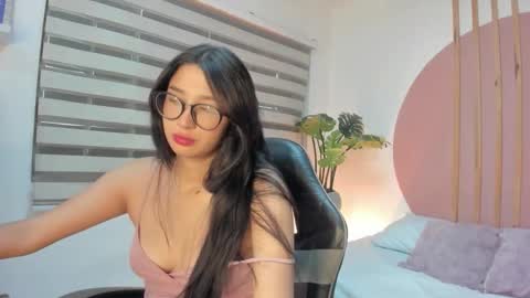 Snapshot of leia_hatman_ chatting on November 29, 2025, 12:08 pm L E I A online show from November 29, 2025, 12:08 pm