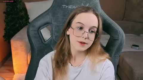 Snapshot of leiamurphy chatting on May 3, 2026, 4:02 pm Leia online show from May 3, 2026, 4:02 pm