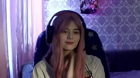 Snapshot of leigharedcross chatting on February 6, 2026, 6:29 am Viola online show from February 6, 2026, 6:29 am