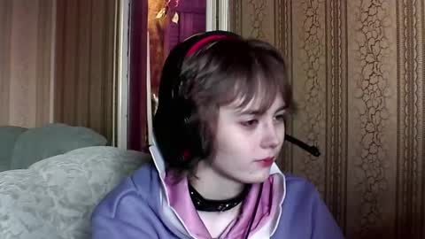 Snapshot of leigharedcross chatting on March 4, 2026, 9:48 am Viola online show from March 4, 2026, 9:48 am