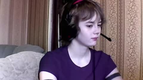 Snapshot of leigharedcross chatting on March 5, 2026, 8:32 am Viola online show from March 5, 2026, 8:32 am