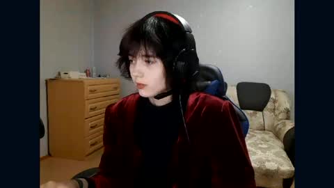 Snapshot of leigharedcross chatting on May 5, 2026, 9:45 pm Viola online show from May 5, 2026, 9:45 pm