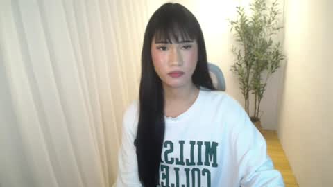 Snapshot of leighs_celine chatting on July 27, 2026, 5:53 pm leighs_celine online show from July 27, 2026, 5:53 pm
