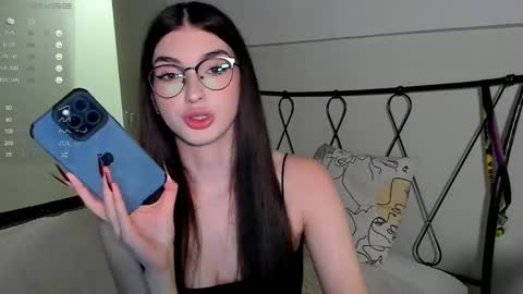 Leila online show from February 12, 2025, 8:29 pm