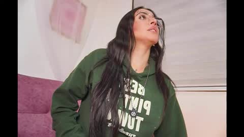 Leila online show from November 16, 2025, 1:39 pm