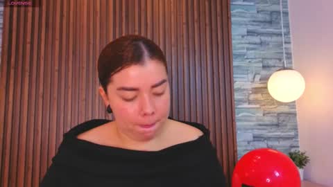 leilapons online show from February 15, 2026, 7:43 pm