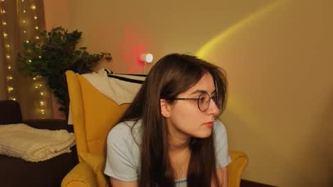 Luna online show from October 2, 2025, 5:42 pm