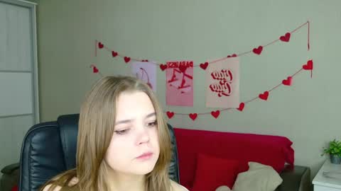 Leksa online show from April 19, 2026, 5:12 pm