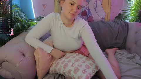 Snapshot of lela_ryan chatting on January 27, 2025, 4:09 am Lela online show from January 27, 2025, 4:09 am