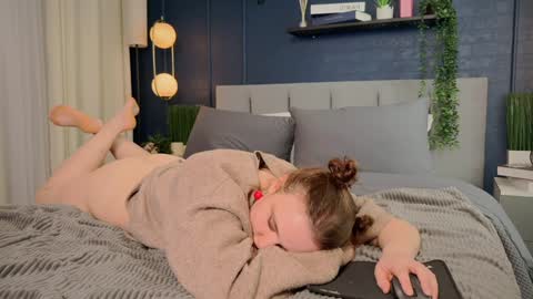 Snapshot of lela_ryan chatting on January 29, 2025, 4:15 am Lela online show from January 29, 2025, 4:15 am