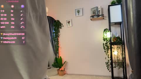 Snapshot of lela_ryan chatting on March 6, 2025, 1:05 am Lela online show from March 6, 2025, 1:05 am