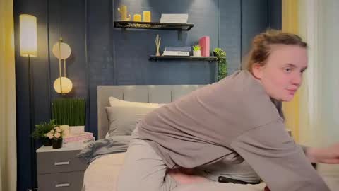 Snapshot of lela_ryan chatting on March 7, 2025, 1:20 am Lela online show from March 7, 2025, 1:20 am