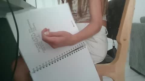 Snapshot of lelaskyee chatting on January 2, 2025, 4:24 pm Lela Skyee online show from January 2, 2025, 4:24 pm