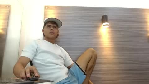 lelehott01 online show from July 14, 2026, 3:22 am