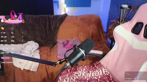 Junie 3 online show from November 25, 2025, 7:47 pm