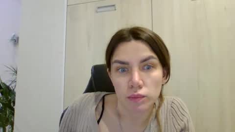 lena6122000 online show from November 25, 2025, 6:52 pm