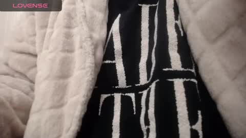 lenagolden online show from January 3, 2025, 1:36 pm