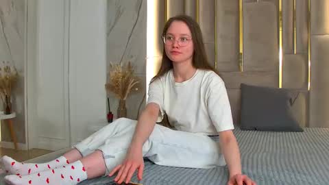 Lenesse online show from March 18, 2026, 9:23 am