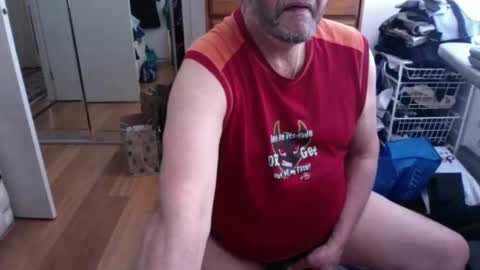 Snapshot of lennyfife chatting on November 23, 2025, 4:45 am Pussylicker online show from November 23, 2025, 4:45 am