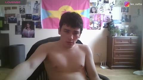 leo_cutie online show from March 21, 2026, 9:47 am