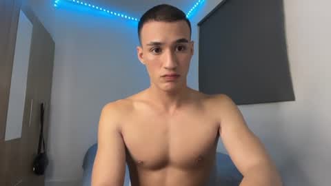leo_delveyy online show from July 24, 2026, 5:38 am