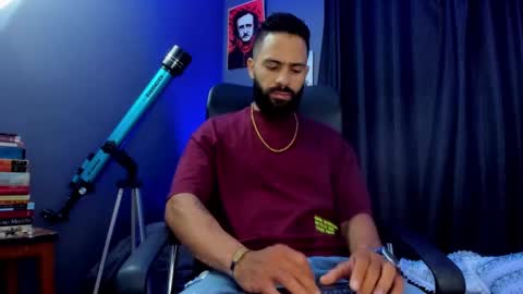 Leo  Diaz online show from December 31, 2024, 11:28 pm