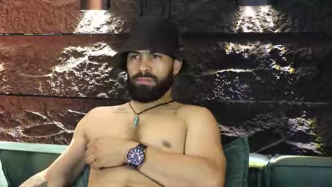 Leo  Diaz online show from September 25, 2025, 2:37 am